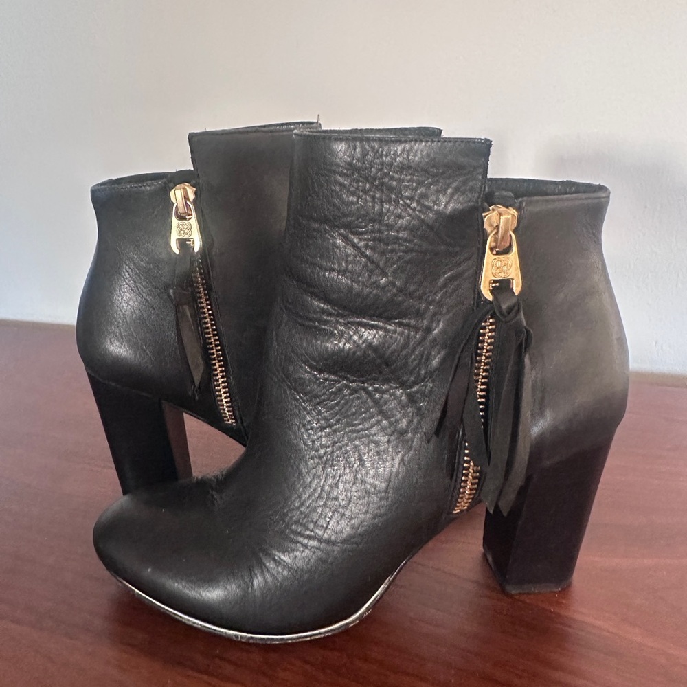 ELLIOTT LUCCA Black Leather Ankle Boots with Gold Zipper Y2K Block Heel Sz 7